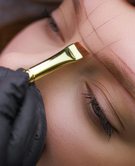 made-sketch-on-the-models-eyebrows-before-the-perm-6LF87HZ